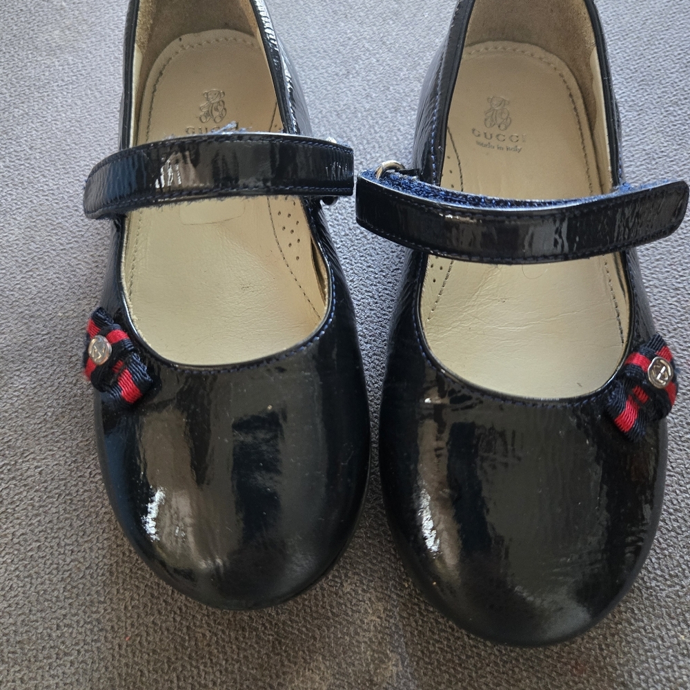 Gucci navy Mary Jane flats 9 toddler